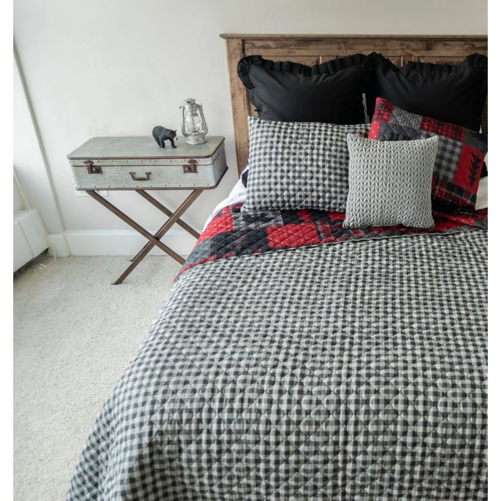 Donna Sharp Red Forest Queen Quilt Set 4 Donna Sharp Red Forest Queen Quilt Set - Image 2